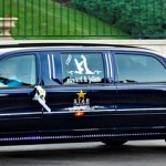 Lincoln Limo. אדוארד וג'ולייטה נוסעים בלימוזינה